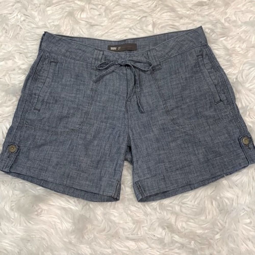 LEVI’S chambray shorts have cuffed and tabbed hemline